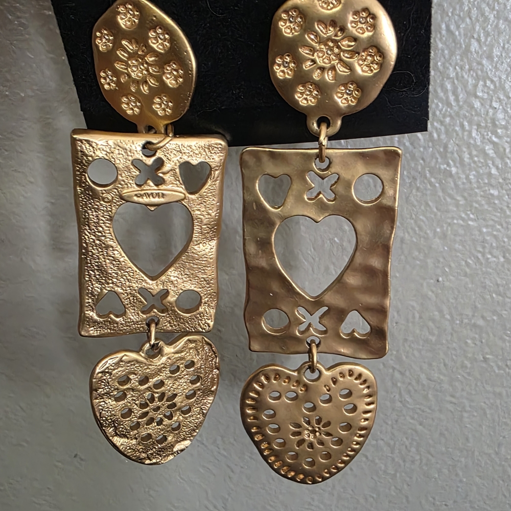 Gold Heart Dangle Earrings - Picture 3 of 7